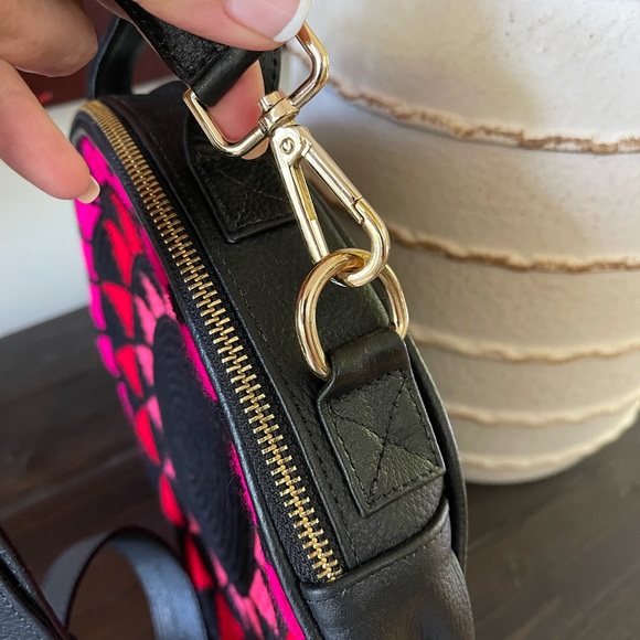 Round messenger, Wayuu Crossbody/ shoulder bag, Adjustable strap. - Picture 3 of 12